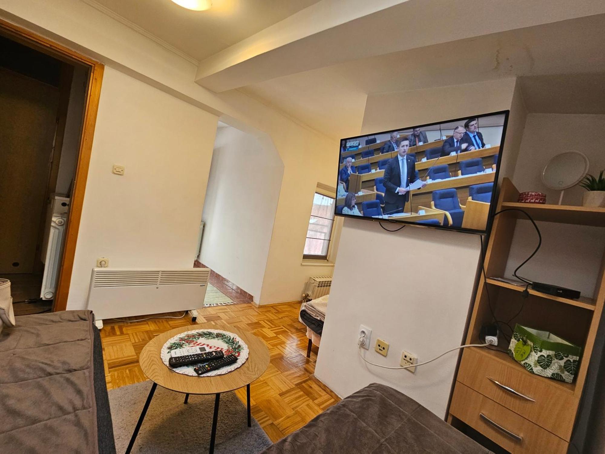 Lukavica Apartman Ellye מראה חיצוני תמונה